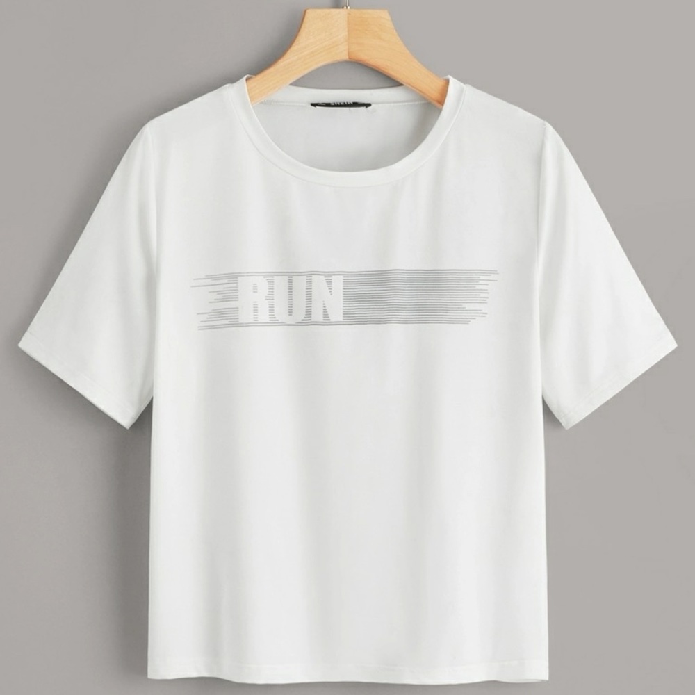 Letter Graphic Crop Tee
